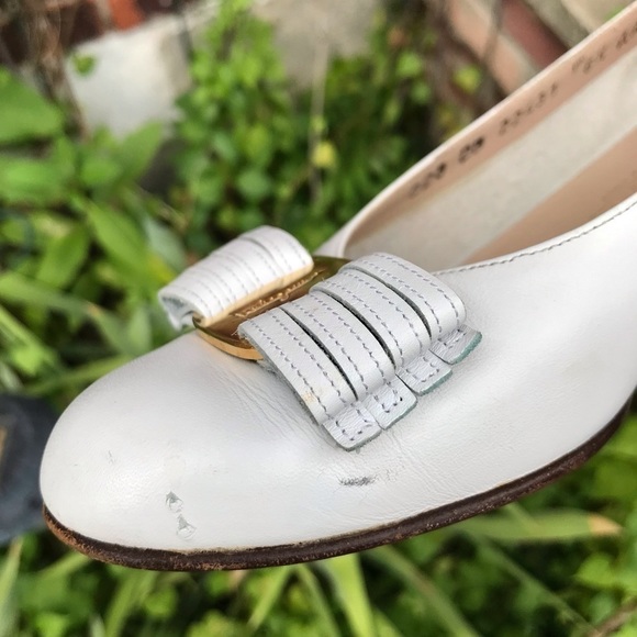 Vintage SALVATORE FERRAGAMO Niccola White Leather Flats bow buckle Size 6.5 AA - Picture 11 of 13
